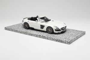 Mercedes Brabus SLS AMG 700 Biturbo Roadster Pearl Baltas Minichamps 1:18 107032130 Metalas - nuotrauka 4 iš 6