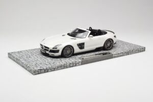 Mercedes Brabus SLS AMG 700 Biturbo Roadster Pearl Baltas Minichamps 1:18 107032130 Metalas