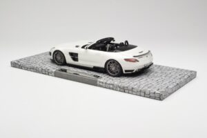 Mercedes Brabus SLS AMG 700 Biturbo Roadster Pearl Baltas Minichamps 1:18 107032130 Metalas - nuotrauka 5 iš 6