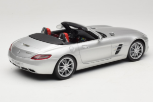 Mercedes SLS AMG Roadster Iridium Sidabrinis Minichamps 1:18 B66960078 Metalas - nuotrauka 3 iš 8