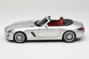 Mercedes SLS AMG Roadster Iridium Sidabrinis Minichamps 1:18 B66960078 Metalas - nuotrauka 4 iš 8