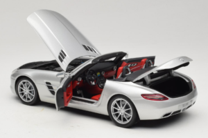 Mercedes SLS AMG Roadster Iridium Sidabrinis Minichamps 1:18 B66960078 Metalas - nuotrauka 5 iš 8