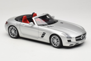 Mercedes SLS AMG Roadster Iridium Sidabrinis Minichamps 1:18 B66960078 Metalas - nuotrauka 6 iš 8