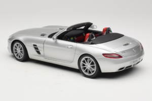 Mercedes SLS AMG Roadster Iridium Sidabrinis Minichamps 1:18 B66960078 Metalas - nuotrauka 7 iš 8