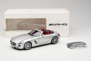Mercedes SLS AMG Roadster Iridium Sidabrinis Minichamps 1:18 B66960078 Metalas - nuotrauka 8 iš 8