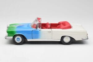 Mercedes 280SE W108 Tricolor Maisto 1:18 56014 Metalas - nuotrauka 4 iš 8