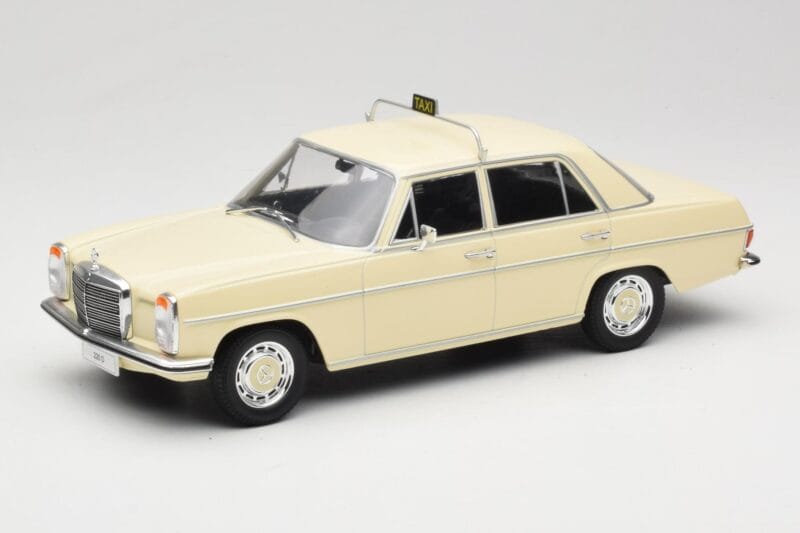Mercedes W115 Smėlio Taxi MCG 1:18 MCG18055 Metalas
