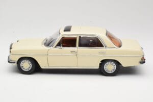 Mercedes W115 Strich 8 Kreminis Sun Star 1:18 4581 Metalas - nuotrauka 4 iš 8
