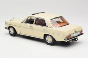 Mercedes W115 Strich 8 Kreminis Sun Star 1:18 4581 Metalas - nuotrauka 7 iš 8