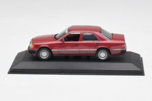 Mercedes 300D W124 Raudonas Minichamps 1:43 3209 Metalas