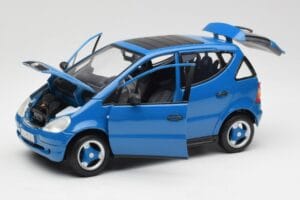 Mercedes A-Class W168 Azure Mėlynas Maisto 1:18 50311 Metalas - nuotrauka 2 iš 8