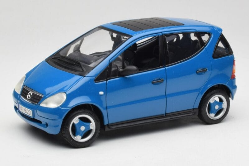 Mercedes A-Class W168 Azure Mėlynas Maisto 1:18 50311 Metalas