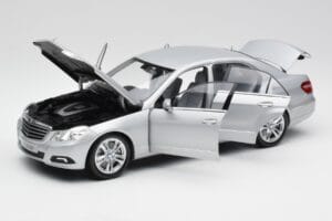 Mercedes E-klasė W212 Avantgarde Iridium Sidabrinis Dažai 2 leidimas Minichamps 1:18 B66960212-D2 Metalas - nuotrauka 2 iš 11