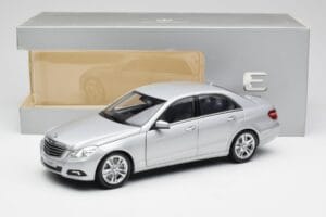 Mercedes E-klasė W212 Avantgarde Iridium Sidabrinis Dažai 2 leidimas Minichamps 1:18 B66960212-D2 Metalas - nuotrauka 11 iš 11