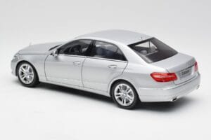Mercedes E-klasė W212 Avantgarde Iridium Sidabrinis Dažai 2 leidimas Minichamps 1:18 B66960212-D2 Metalas - nuotrauka 7 iš 11