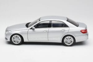 Mercedes E-klasė W212 Avantgarde Iridium Sidabrinis Dažai 1 leidimas Minichamps 1:18 B66960212-D1 Metalas - nuotrauka 4 iš 11