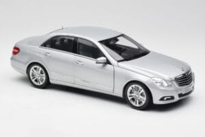 Mercedes E-klasė W212 Avantgarde Iridium Sidabrinis Dažai 1 leidimas Minichamps 1:18 B66960212-D1 Metalas - nuotrauka 6 iš 11