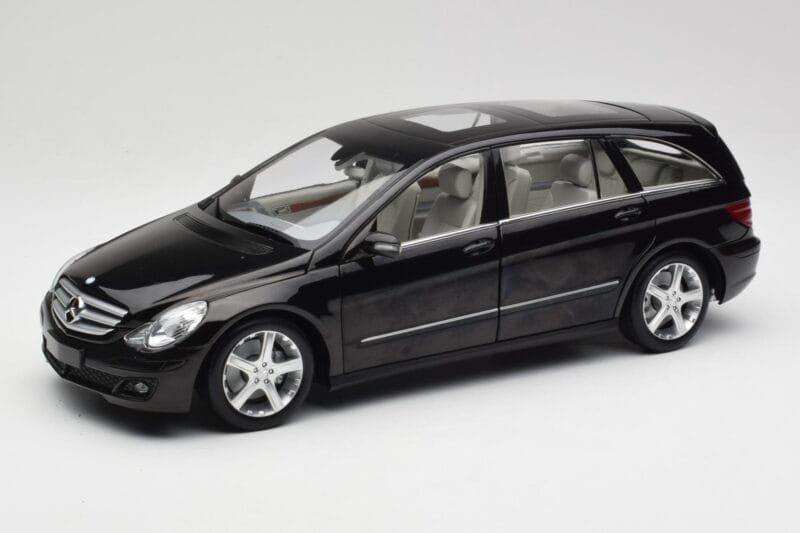 Mercedes R-Class W251 Obsidian Juodas Minichamps 1:18 150034601 Metalas