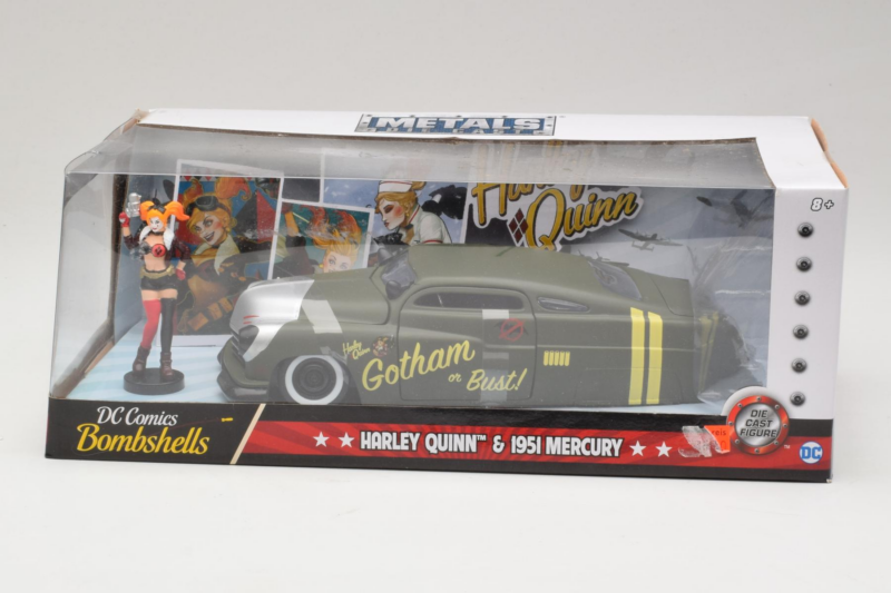 Mercury Gotham or Bust With Harley Quinn Figure Metals Diecast 1:24 30456 Metalas