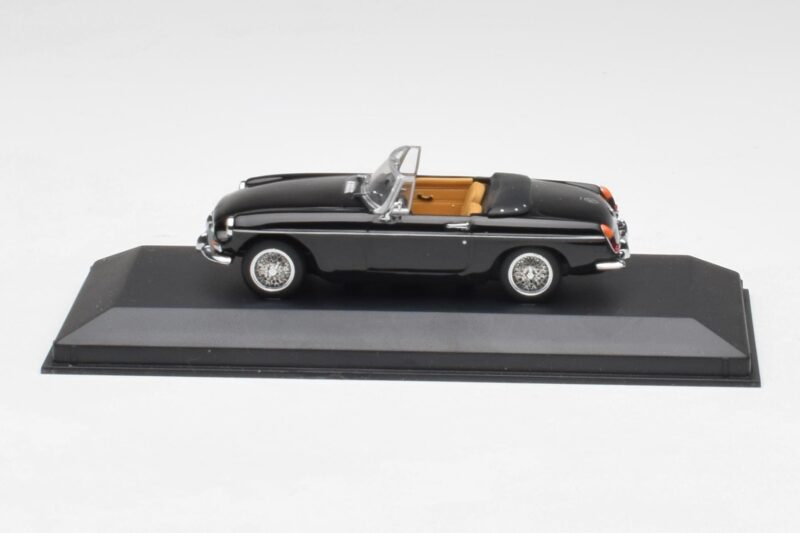 MGB Kabrioletas Juodas Minichamps 1:43 430131030 Metalas