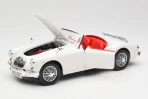MGA Roadster Old English White Revell 1:18 08455 Metalas - nuotrauka 2 iš 8