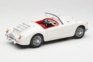 MGA Roadster Old English White Revell 1:18 08455 Metalas - nuotrauka 3 iš 8