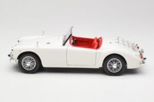 MGA Roadster Old English White Revell 1:18 08455 Metalas - nuotrauka 4 iš 8