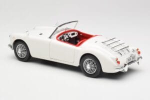 MGA Roadster Old English White Revell 1:18 08455 Metalas - nuotrauka 7 iš 8