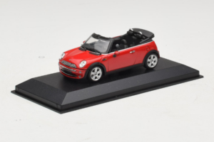 Mini Cooper R52 Kabrioletas Raudonas Minichamps 1:43 431138230 Metalas - nuotrauka 2 iš 4