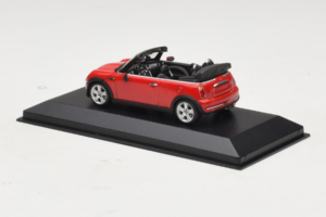 Mini Cooper R52 Kabrioletas Raudonas Minichamps 1:43 431138230 Metalas - nuotrauka 3 iš 4