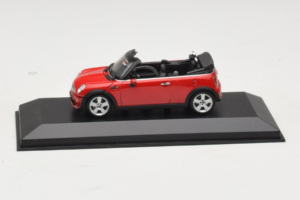 Mini Cooper R52 Kabrioletas Raudonas Minichamps 1:43 431138230 Metalas