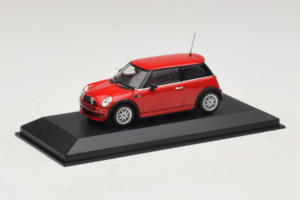 Mini Cooper One R50 Aero Raudonas Minichamps 1:43 431138272 Metalas - nuotrauka 3 iš 4