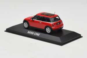 Mini Cooper Raudonas Minichamps 1:43 MINI010 Metalas - nuotrauka 3 iš 4