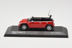 MINI Cooper S R53 Raudonas Minichamps 1:43 431138200 Metalas