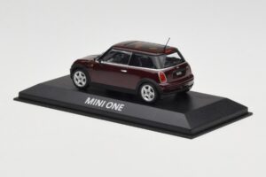 Mini One R50 Tamsiai Raudonas Su Juodu Stogu Minichamps 1:43 MINI008 Metalas - nuotrauka 3 iš 5