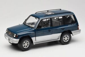 Mitsubishi Pajero V20 LWB Mėlynas & Sidabrinis Sun Star 1:18 1212 Metalas