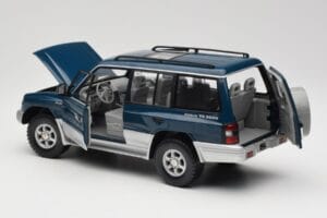 Mitsubishi Pajero V20 LWB Mėlynas & Sidabrinis Sun Star 1:18 1212 Metalas - nuotrauka 5 iš 8