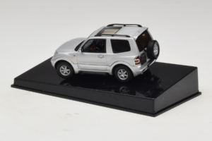 Mitsubishi Pajero SWB Sidabrinis AUTOart 1:43 57113 Metalas - nuotrauka 3 iš 4