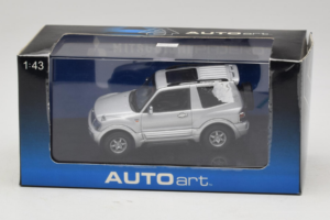 Mitsubishi Pajero SWB Sidabrinis AUTOart 1:43 57113 Metalas - nuotrauka 4 iš 4