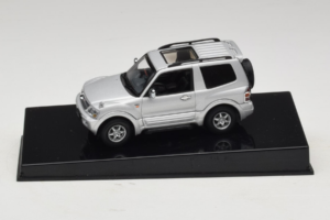 Mitsubishi Pajero SWB Sidabrinis AUTOart 1:43 57113 Metalas