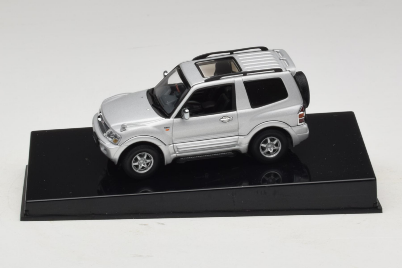 Mitsubishi Pajero SWB Sidabrinis AUTOart 1:43 57113 Metalas