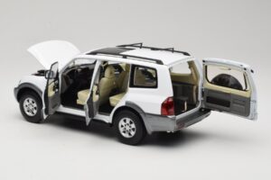 Mitsubishi Pajero V73 Baltas YC Model 1:18 241218040103010206 Metalas - nuotrauka 5 iš 8