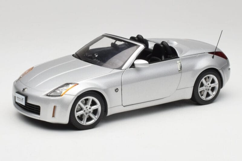 Nissan 350Z Z33 Roadster Diamond Sidabrinis AUTOart 1:18 77371 Metalas