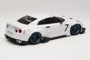 Nissan GT-R R35 Boost Wars 2 Baltas Jp Kraemo 1:18 KRAEMO001 Metalas - nuotrauka 3 iš 7