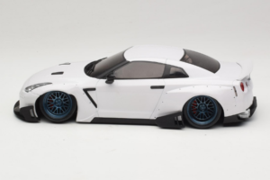 Nissan GT-R R35 Boost Wars 2 Baltas Jp Kraemo 1:18 KRAEMO001 Metalas - nuotrauka 4 iš 7
