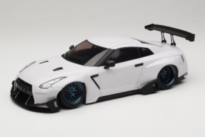 Nissan GT-R R35 Boost Wars 2 Baltas Jp Kraemo 1:18 KRAEMO001 Metalas