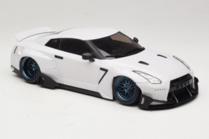 Nissan GT-R R35 Boost Wars 2 Baltas Jp Kraemo 1:18 KRAEMO001 Metalas - nuotrauka 5 iš 7