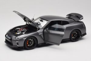 Nissan GT-R R35 Track Edition NISMO Gun Metallic MotorHelix 1:18 M83507 Metalas - nuotrauka 2 iš 8