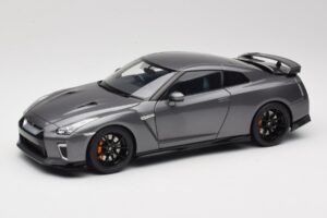 Nissan GT-R R35 Track Edition NISMO Gun Metallic MotorHelix 1:18 M83507 Metalas