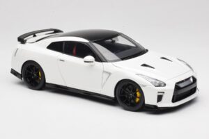 Nissan GT-R R35 Track Edition NISMO Pearl White MotorHelix 1:18 M83518 Metalas - nuotrauka 6 iš 8